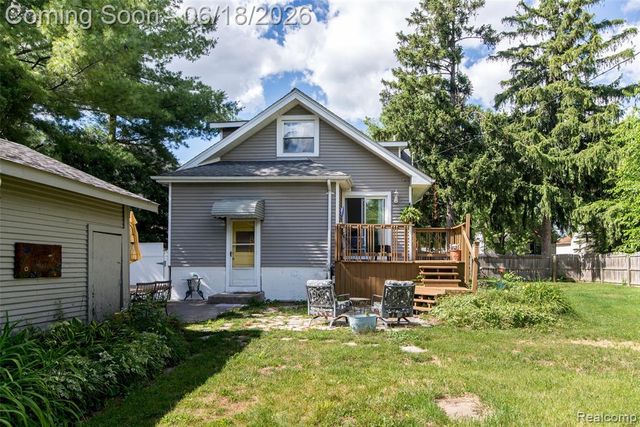 140 E Lawrence Avenue, Royal Oak, MI 48073
