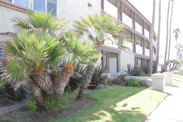 1365 Seacoast Dr E, Imperial Beach, CA 91932