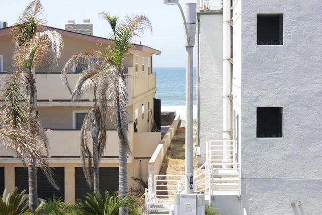 1365 Seacoast Dr E, Imperial Beach, CA 91932