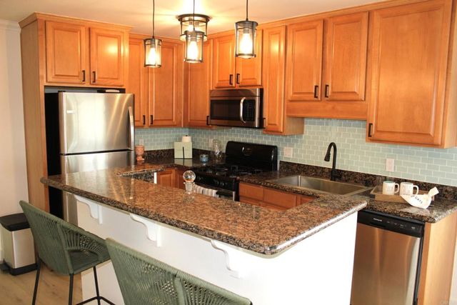 1365 Seacoast Dr E, Imperial Beach, CA 91932