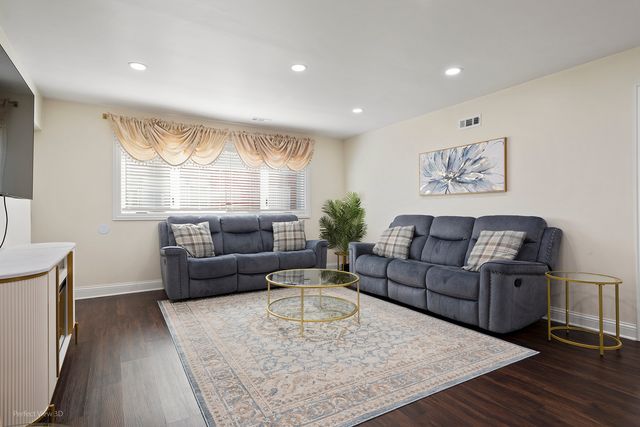 15236 Windsor Drive, Orland Park, IL 60462