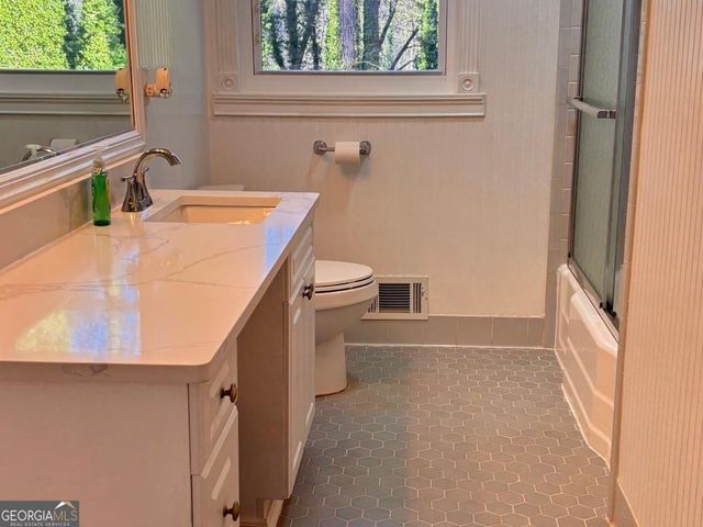 2649 Headland Drive, East Point, GA 30344