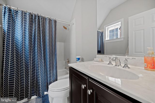 109 BRAEBANK LN, Bryn Mawr, PA 19010