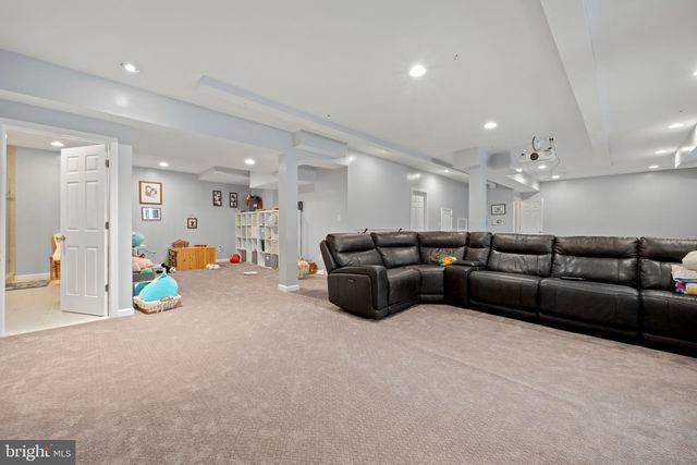 109 BRAEBANK LN, Bryn Mawr, PA 19010
