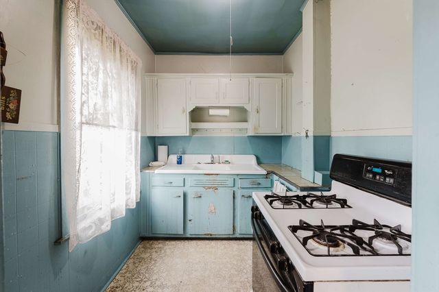 194 Coffin Ave, New Bedford, MA 02746