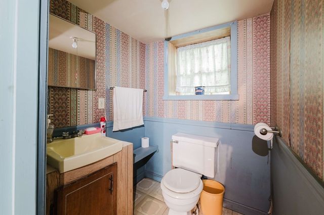 194 Coffin Ave, New Bedford, MA 02746