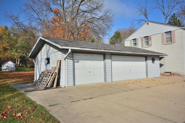 2365 N Calhoun ROAD, Brookfield, WI 53005