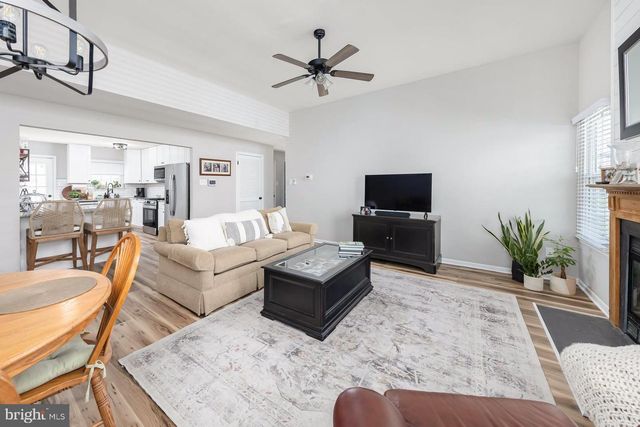 425 TRINIDAD BLVD, Williamstown, NJ 08094