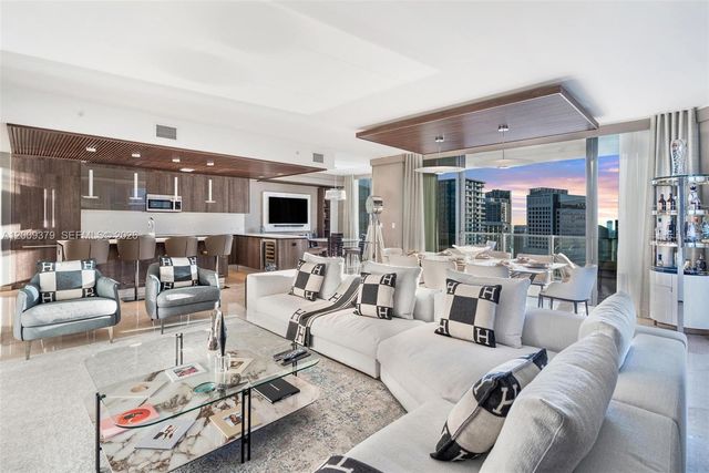 88 SW 7th St 3801, Miami, FL 33130