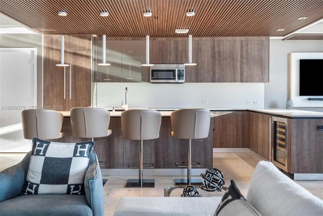 88 SW 7th St 3801, Miami, FL 33130