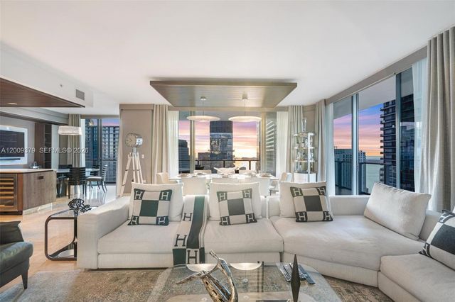 88 SW 7th St 3801, Miami, FL 33130