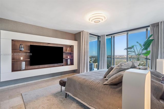 88 SW 7th St 3801, Miami, FL 33130