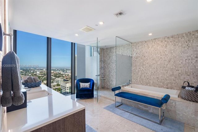 88 SW 7th St 3801, Miami, FL 33130