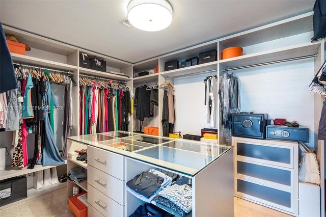 88 SW 7th St 3801, Miami, FL 33130