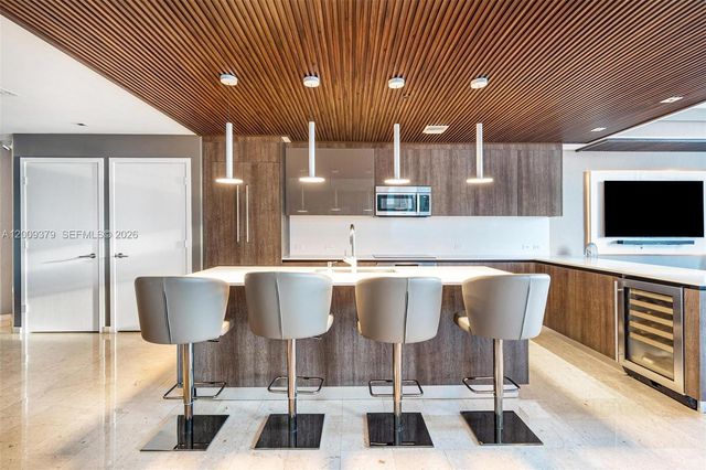 88 SW 7th St 3801, Miami, FL 33130