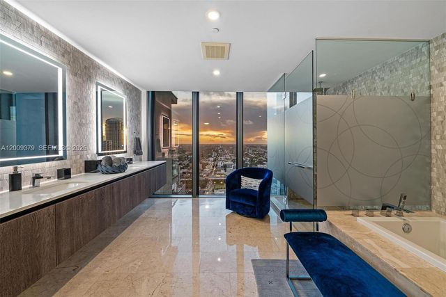 88 SW 7th St 3801, Miami, FL 33130