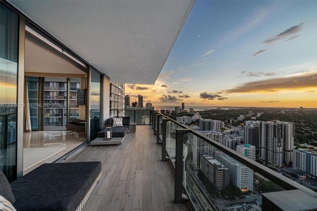 88 SW 7th St 3801, Miami, FL 33130