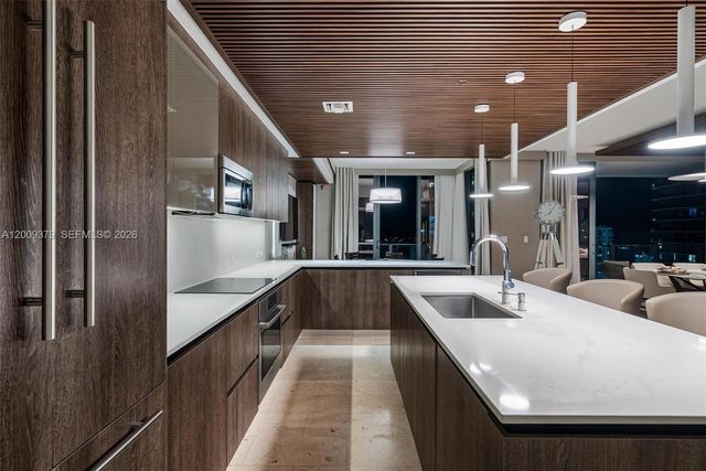 88 SW 7th St 3801, Miami, FL 33130