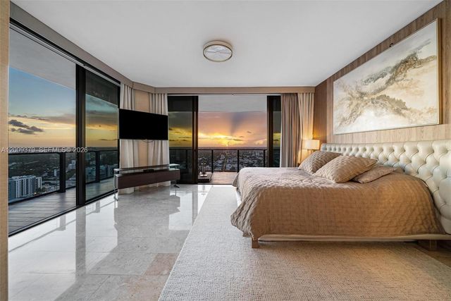 88 SW 7th St 3801, Miami, FL 33130