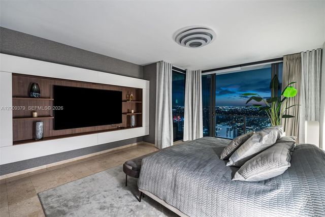 88 SW 7th St 3801, Miami, FL 33130