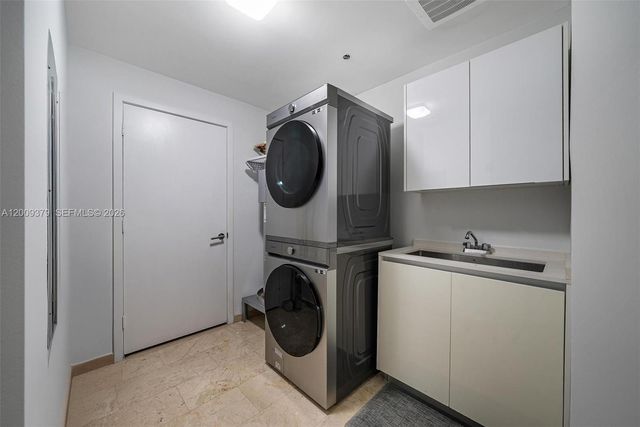 88 SW 7th St 3801, Miami, FL 33130