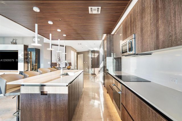 88 SW 7th St 3801, Miami, FL 33130