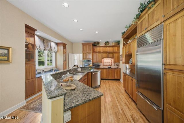 2231 Hunt Club Drive, Schodack, NY 12033