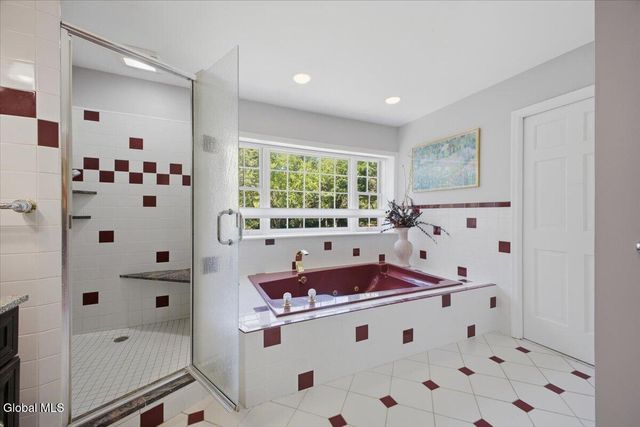 2231 Hunt Club Drive, Schodack, NY 12033