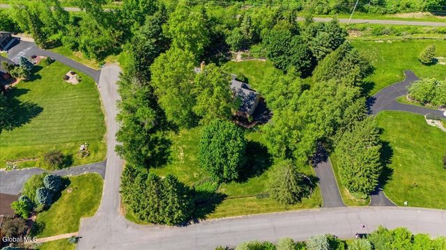 2231 Hunt Club Drive, Schodack, NY 12033