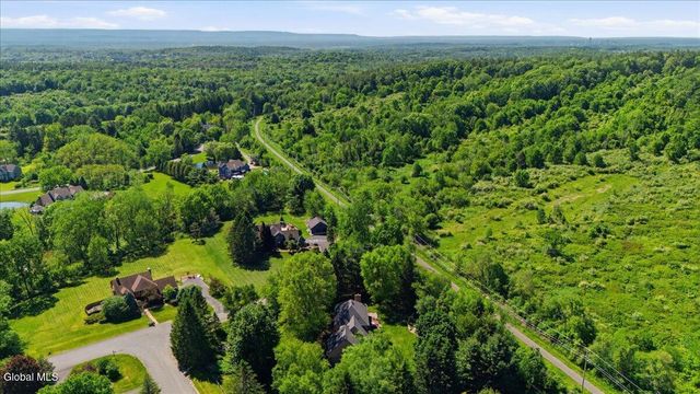 2231 Hunt Club Drive, Schodack, NY 12033