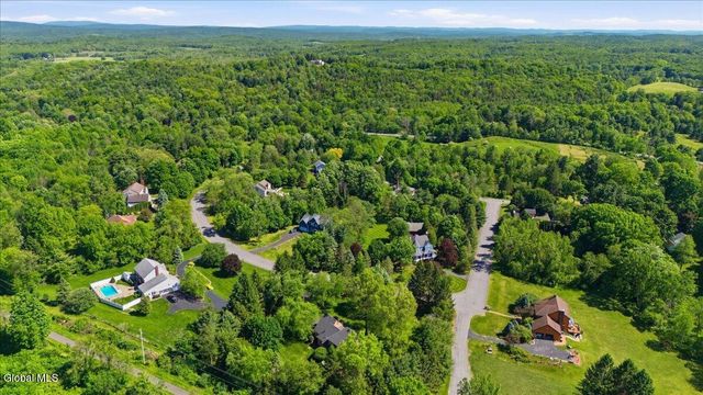 2231 Hunt Club Drive, Schodack, NY 12033