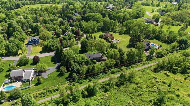 2231 Hunt Club Drive, Schodack, NY 12033