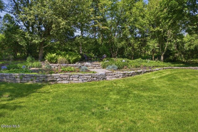 2231 Hunt Club Drive, Schodack, NY 12033