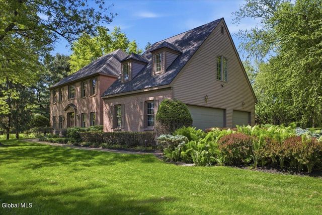 2231 Hunt Club Drive, Schodack, NY 12033