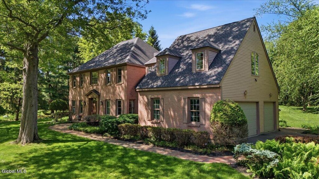 2231 Hunt Club Drive, Schodack, NY 12033