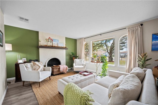 1202 S Paisano, Rockport, TX 78382