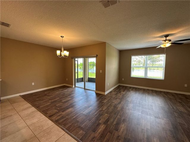 3315 Rockport Street SW, Vero Beach, FL 32968