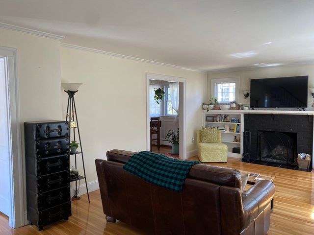 22 Cleveland Rd, Wellesley, MA 02481
