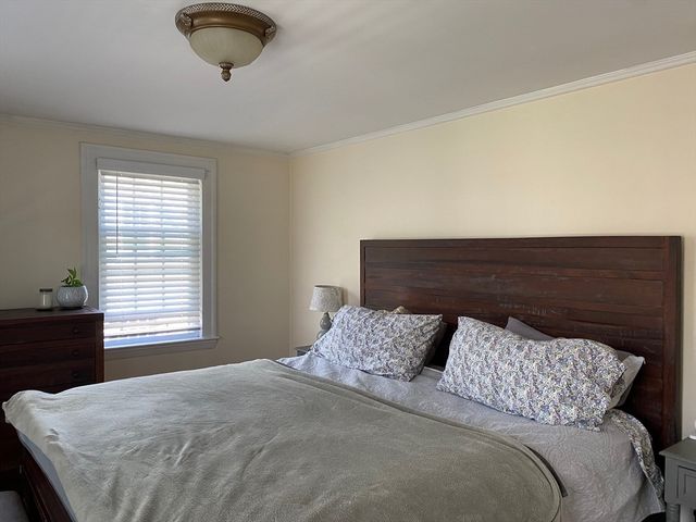 22 Cleveland Rd, Wellesley, MA 02481