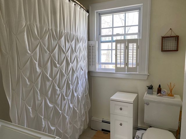 22 Cleveland Rd, Wellesley, MA 02481