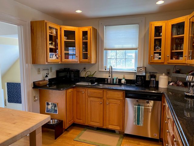 22 Cleveland Rd, Wellesley, MA 02481