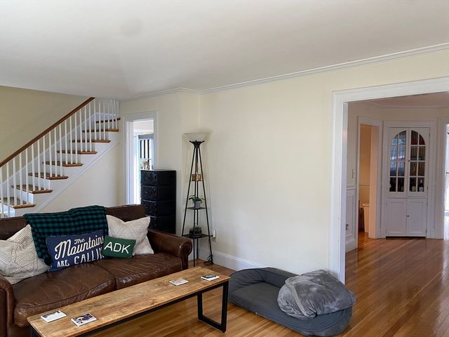 22 Cleveland Rd, Wellesley, MA 02481