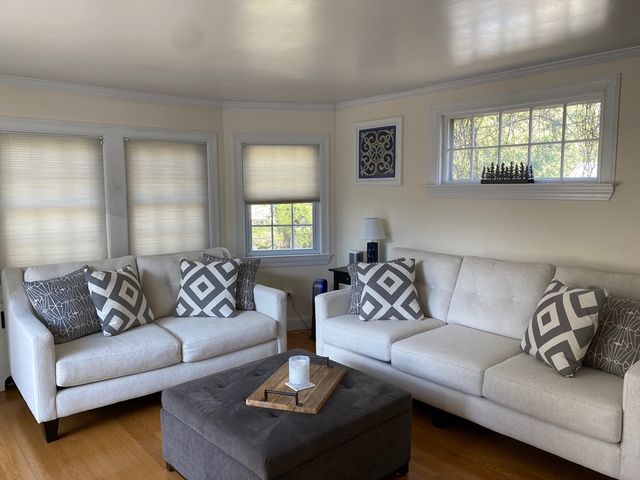 22 Cleveland Rd, Wellesley, MA 02481