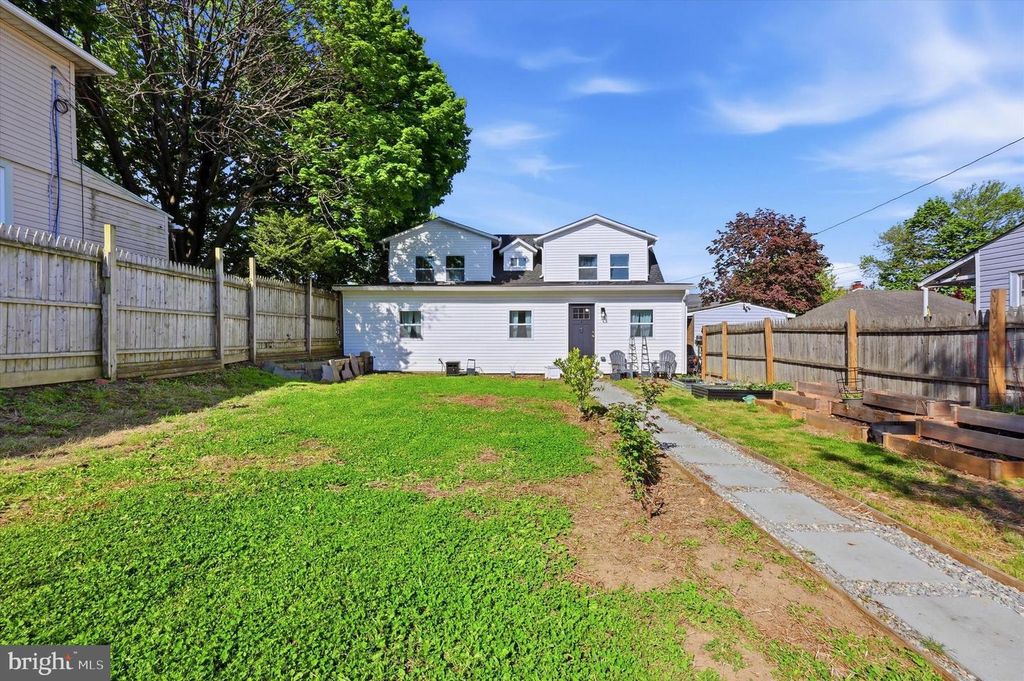 1814 MARKET ST, Upper Chichester, PA 19061
