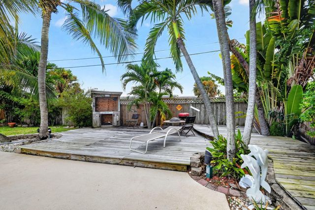 111 VASSAR Drive, Lake Worth Beach, FL 33460
