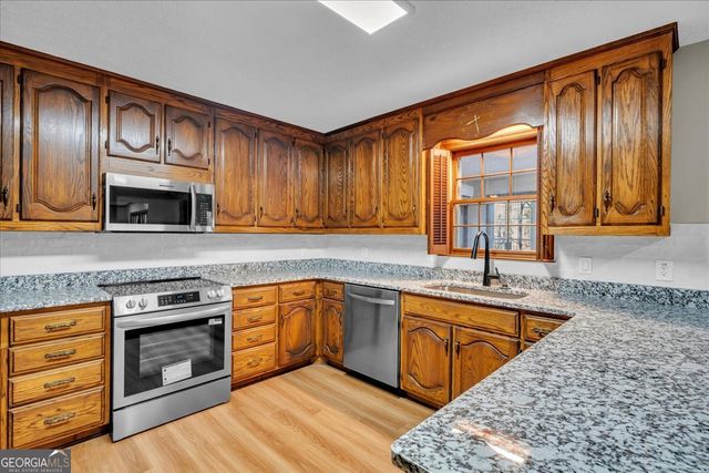 204 Creekside Drive, Gray, GA 31032