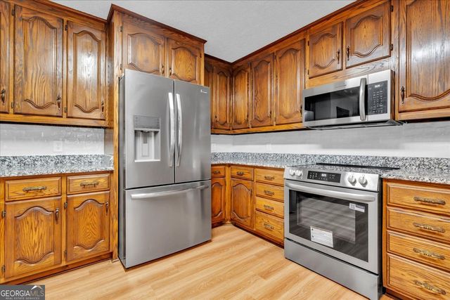 204 Creekside Drive, Gray, GA 31032