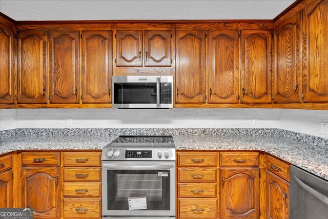 204 Creekside Drive, Gray, GA 31032