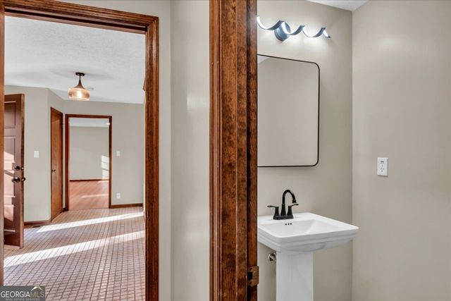 204 Creekside Drive, Gray, GA 31032