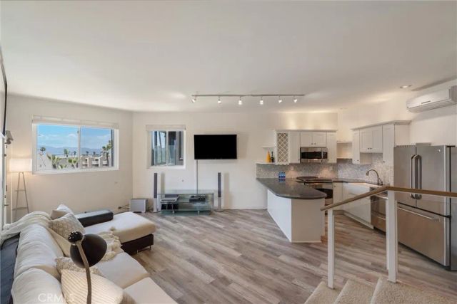 7335 Vista Del Mar Lane, Playa Del Rey, CA 90293